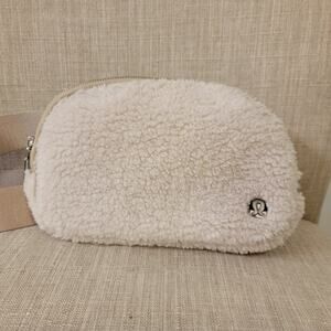 Lululemon Everywhere Fleece Beltbag